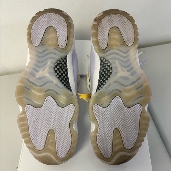 WMNS - Air Jordan 11 Retro Low 'Violet' - Size 11 Women's - Picture 6 of 9